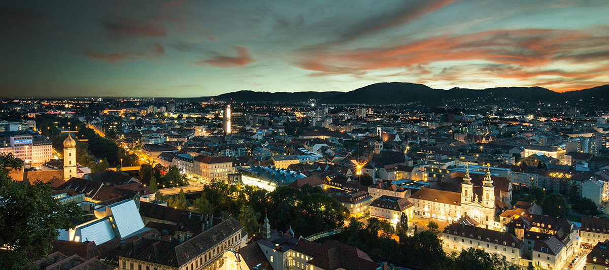 Blick über Graz bei Dämmerung