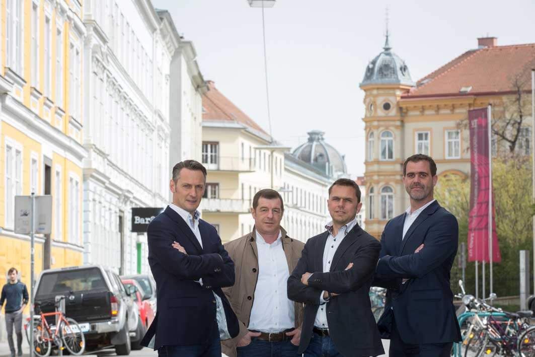 Gruppenfoto von Kunibert Ehmann (AVUS), Valentin Lamprecht (Citycom), Thomas Hurmer (AVUS) sowie und Bernd Stockinger (Citycom, v.l.)